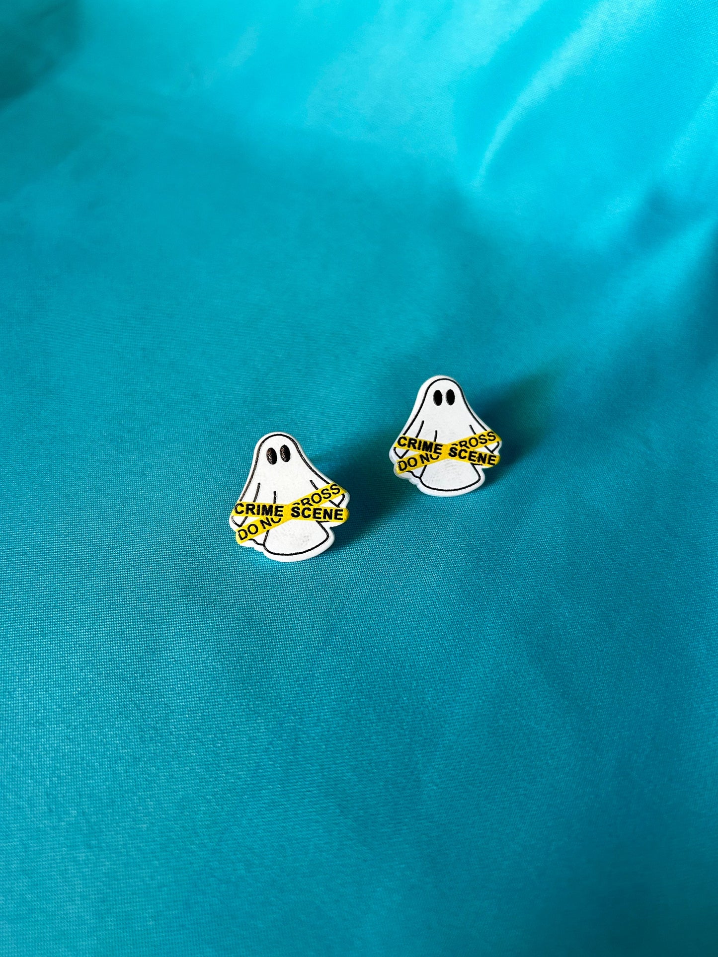 Acrylic Ghost Stud Earrings: Spooky Halloween Posts